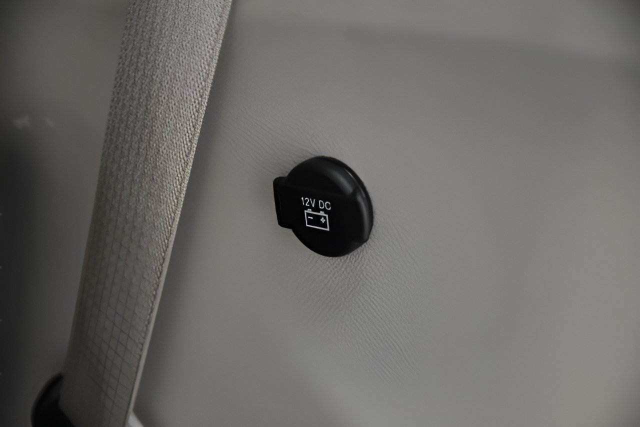 Used 2023 Chrysler Voyager LX FWD image 36