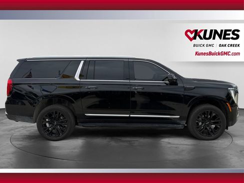 Used 2025 GMC Yukon XL Elevation w/ Elevation Premium Package AWD/4WD image 12