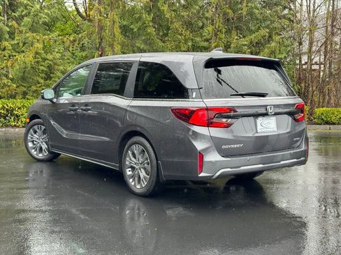 New 2026 Honda Odyssey Touring image 4
