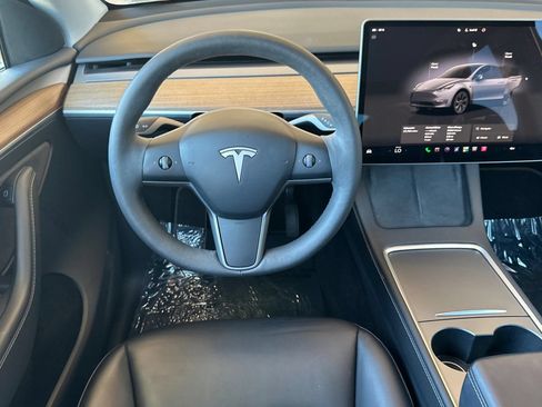 Used 2024 Tesla Model Y Long Range AWD/4WD image 15