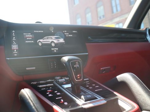 Used 2019 Porsche Cayenne S w/ Premium Plus Package AWD/4WD image 21