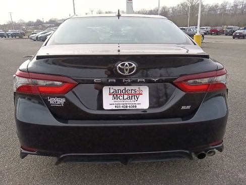 Used 2024 Toyota Camry SE image 4