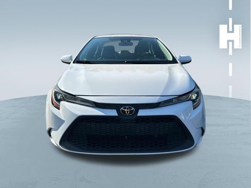 Used 2022 Toyota Corolla LE FWD image 2