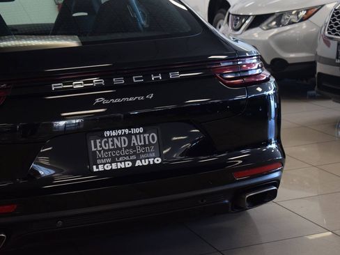Used 2018 Porsche Panamera 4 AWD/4WD image 35