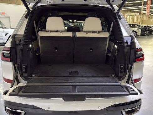 Used 2023 BMW X7 xDrive40i w/ M Sport Package AWD/4WD image 32
