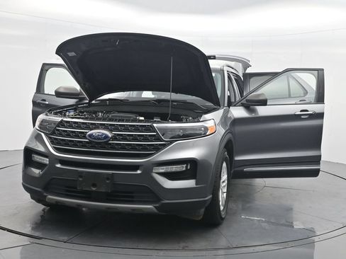 Used 2022 Ford Explorer XLT w/ Equipment Group 202A RWD image 43