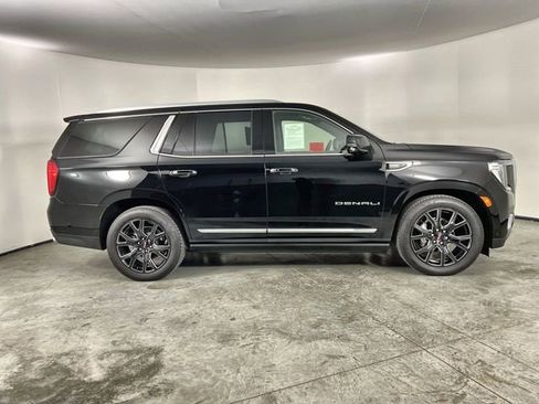 Used 2024 GMC Yukon Denali w/ Denali Reserve Package image 9