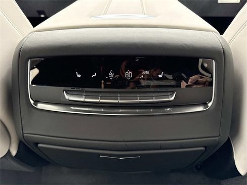 Used 2025 Cadillac Escalade V w/ LPO, ONYX Package image 19