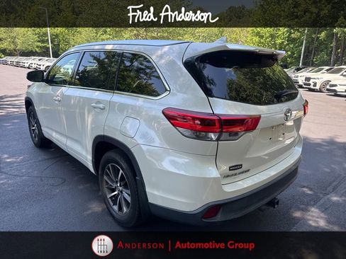 Used 2018 Toyota Highlander XLE AWD/4WD image 16