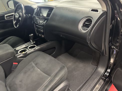 Used 2014 Nissan Pathfinder SV w/ Trailer Tow Package FWD image 14