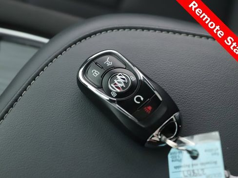 Used 2024 Buick Enclave Essence image 3