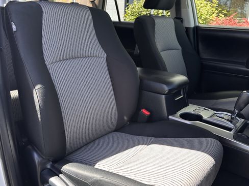 Used 2018 Toyota 4Runner SR5 AWD/4WD image 24