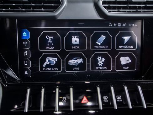 Used 2021 Lamborghini Urus AWD/4WD image 32