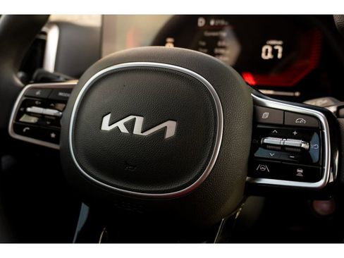 Used 2025 Kia Sorento LX FWD image 31