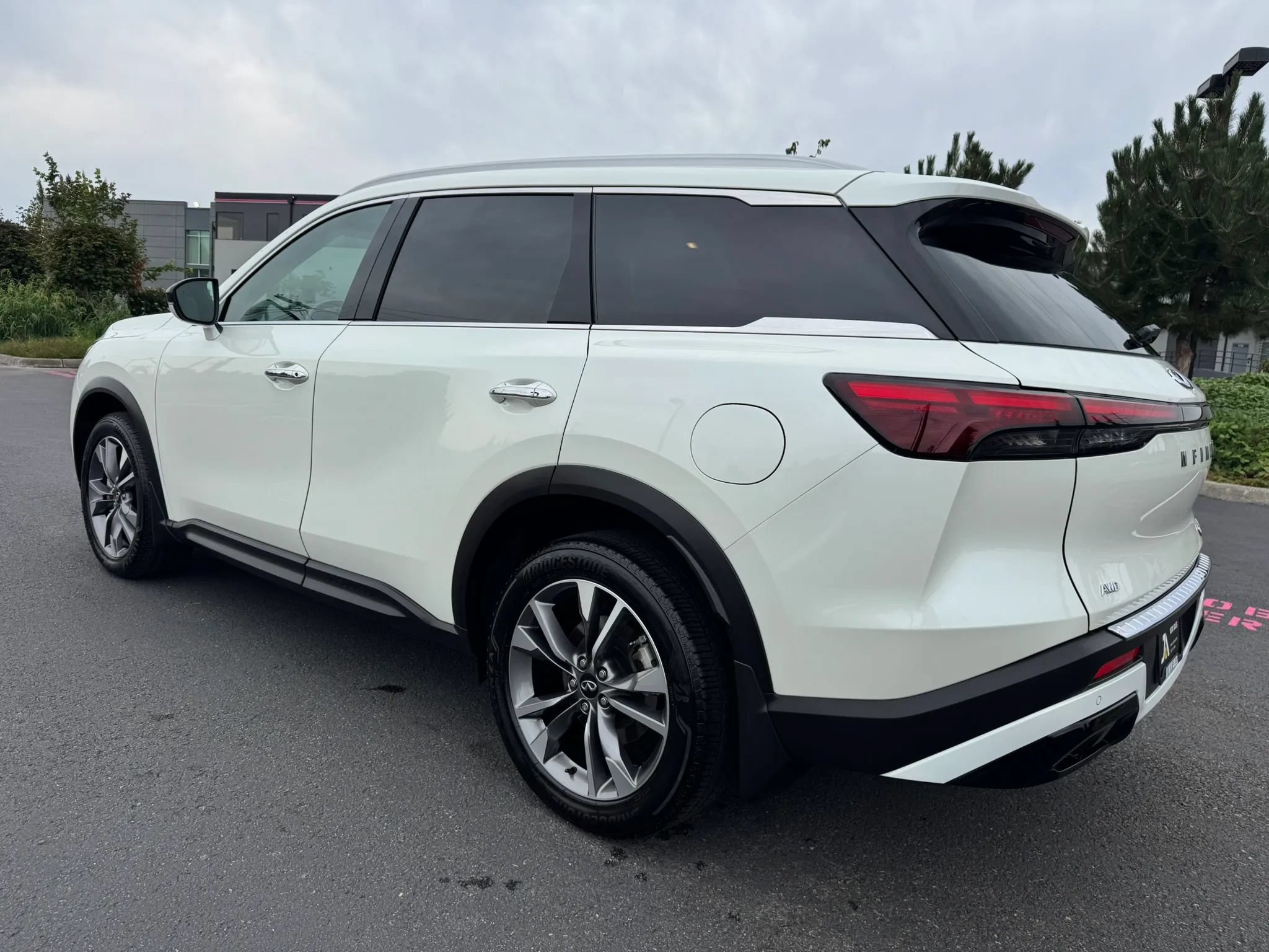 Used 2023 INFINITI QX60 Luxe w/ Vision Package AWD/4WD image 7
