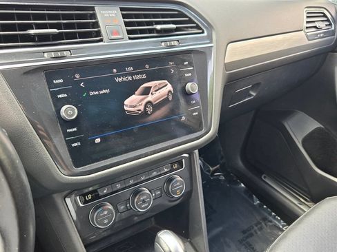 Certified 2021 Volkswagen Tiguan SE R-Line FWD image 23