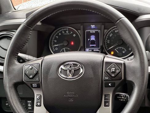 Used 2021 Toyota Tacoma TRD Sport w/ TRD Premium Sport Package AWD/4WD image 18