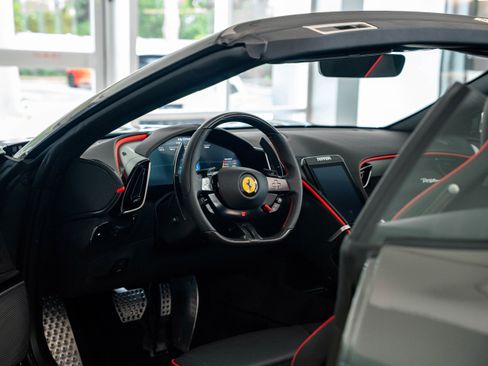 Used 2024 Ferrari Roma Spider image 16