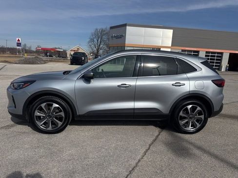 Used 2023 Ford Escape Platinum w/ Premium Technology Package image 8