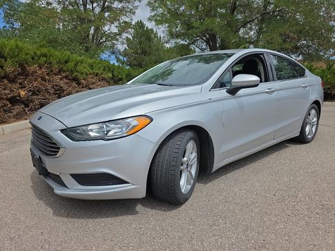 Used 2018 Ford Fusion SE w/ Fusion SE Technology Package FWD image 9