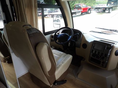 Used 2017 Ford E-450 and Econoline 450 Super Duty w/ A/C Prep Package RWD image 15