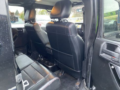 Used 2012 Jeep Wrangler Unlimited Sahara image 16