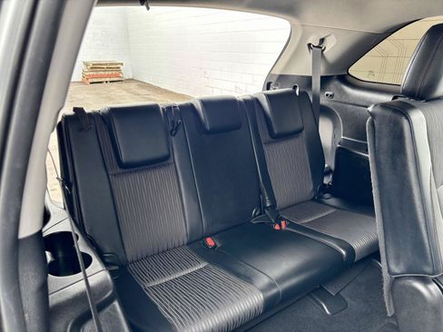 Used 2019 Toyota Highlander Plus w/ Carpet Mat Package (TMS) AWD/4WD image 14