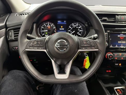 Used 2020 Nissan Rogue Sport S image 24