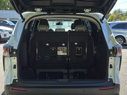 Used 2025 Toyota Sienna XLE AWD/4WD image 25