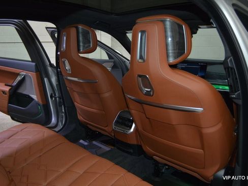 Used 2024 BMW i7 eDrive50 image 19