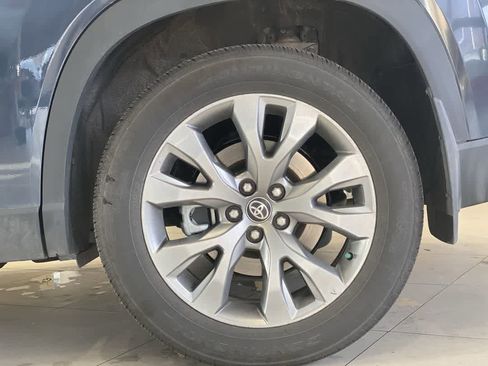 Used 2025 Toyota Grand Highlander Limited image 13