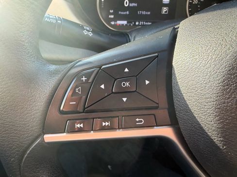 Used 2021 Nissan Versa SV image 13