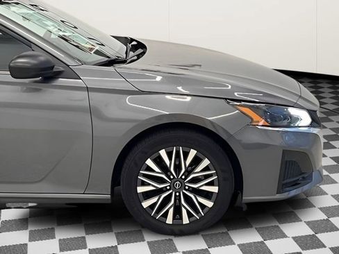 Used 2025 Nissan Altima 2.5 SV FWD image 6