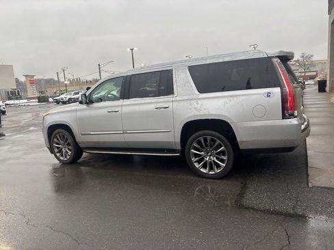 Used 2019 Cadillac Escalade ESV Luxury image 2