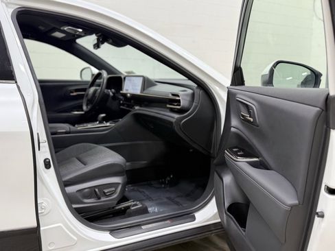 Used 2024 Toyota Crown XLE image 25