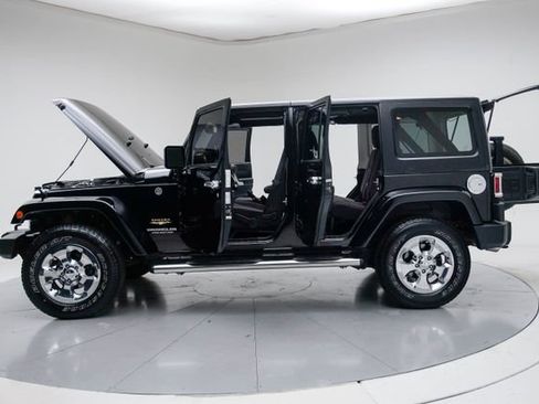 Used 2023 Jeep Wrangler Unlimited Sahara w/ LED Lighting Group AWD/4WD image 16