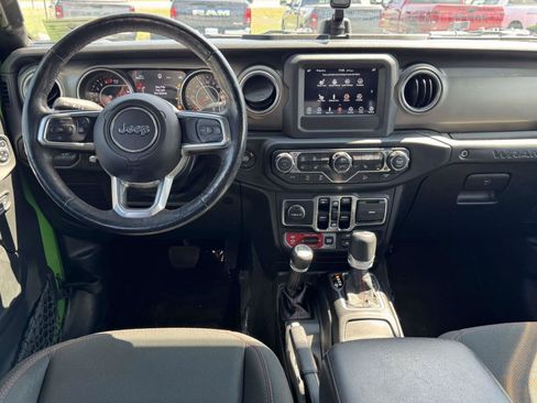 Used 2019 Jeep Wrangler Unlimited Rubicon w/ Cold Weather Group AWD/4WD image 2