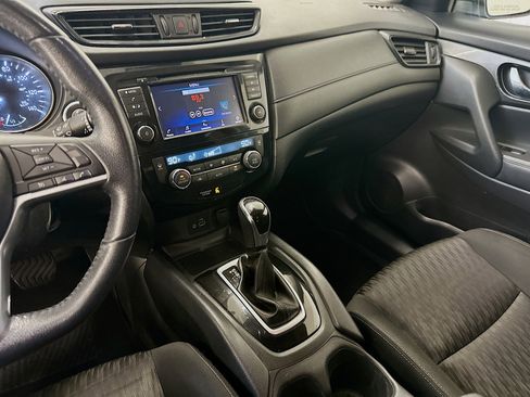 Used 2019 Nissan Rogue SV AWD/4WD image 25