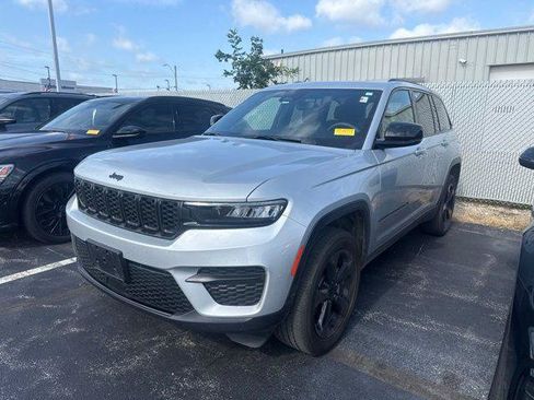 Used 2024 Jeep Grand Cherokee Altitude AWD/4WD image 1