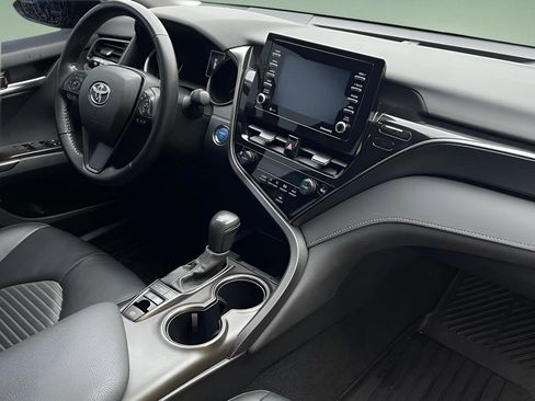 Used 2024 Toyota Camry SE image 14