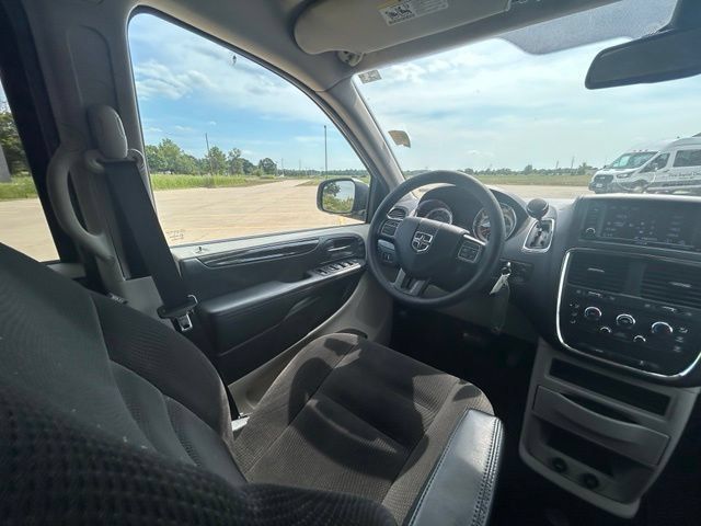 Used 2018 Dodge Grand Caravan SE w/ UConnect Hands-Free Group FWD image 40