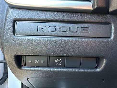 Used 2024 Nissan Rogue S AWD/4WD image 27