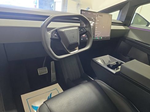 Used 2025 Tesla Cybertruck AWD Crew Cab image 2