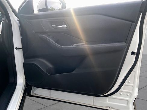 Used 2024 Nissan Rogue SV FWD image 22