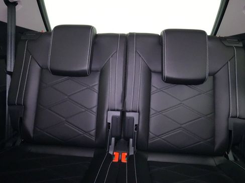 Used 2024 Volkswagen Atlas SE AWD/4WD image 21