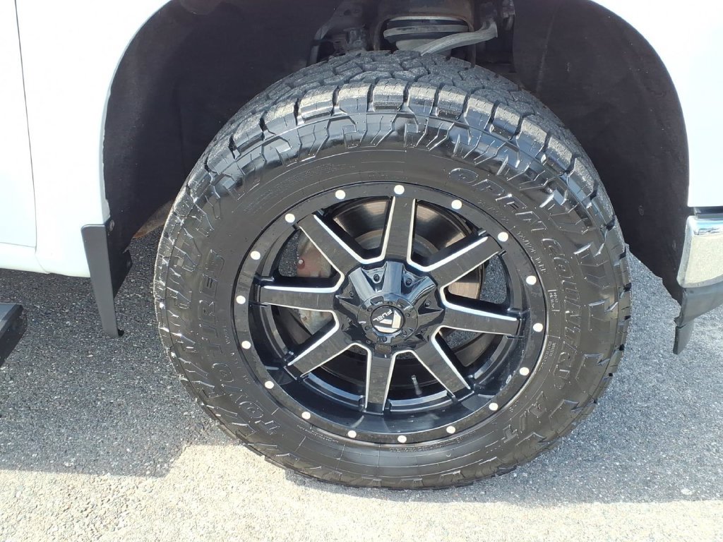 Used 2019 Chevrolet Silverado 1500 LT w/ Trailering Package AWD/4WD image 9