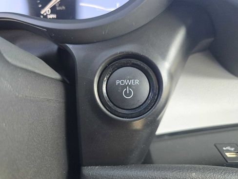 Used 2025 Toyota Sienna XLE image 31