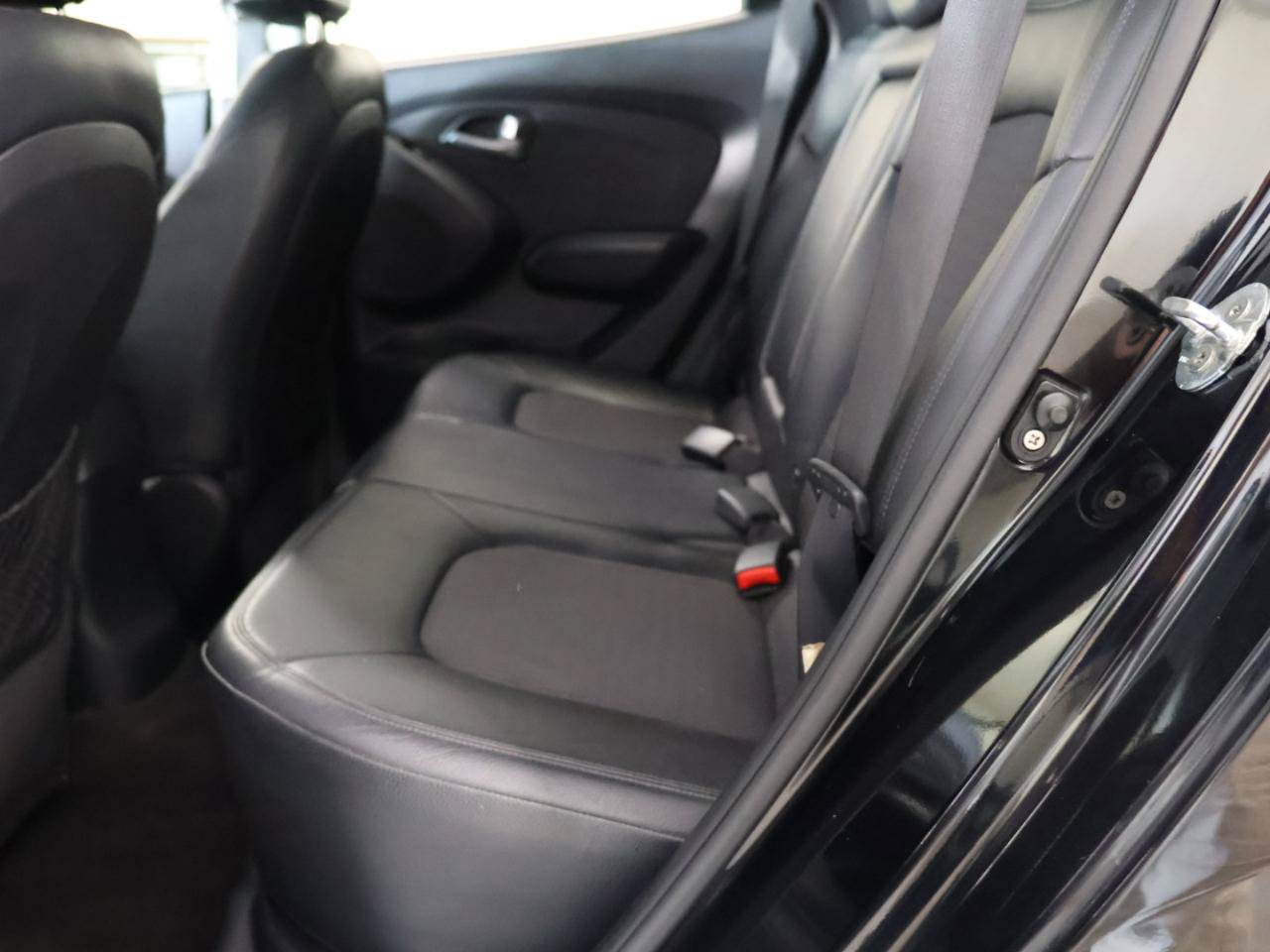 Used 2011 Hyundai Tucson GLS FWD image 11