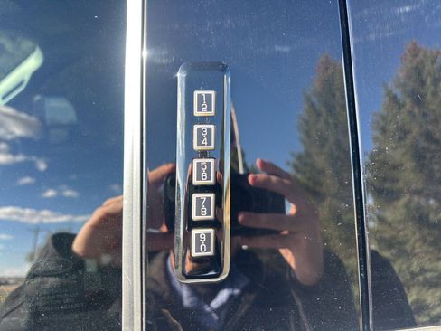 Used 2024 Ford F250 XLT w/ FX4 Off-Road Package AWD/4WD image 9