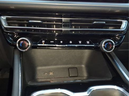 Used 2024 Chevrolet Traverse LT w/ Trailering Package FWD image 20